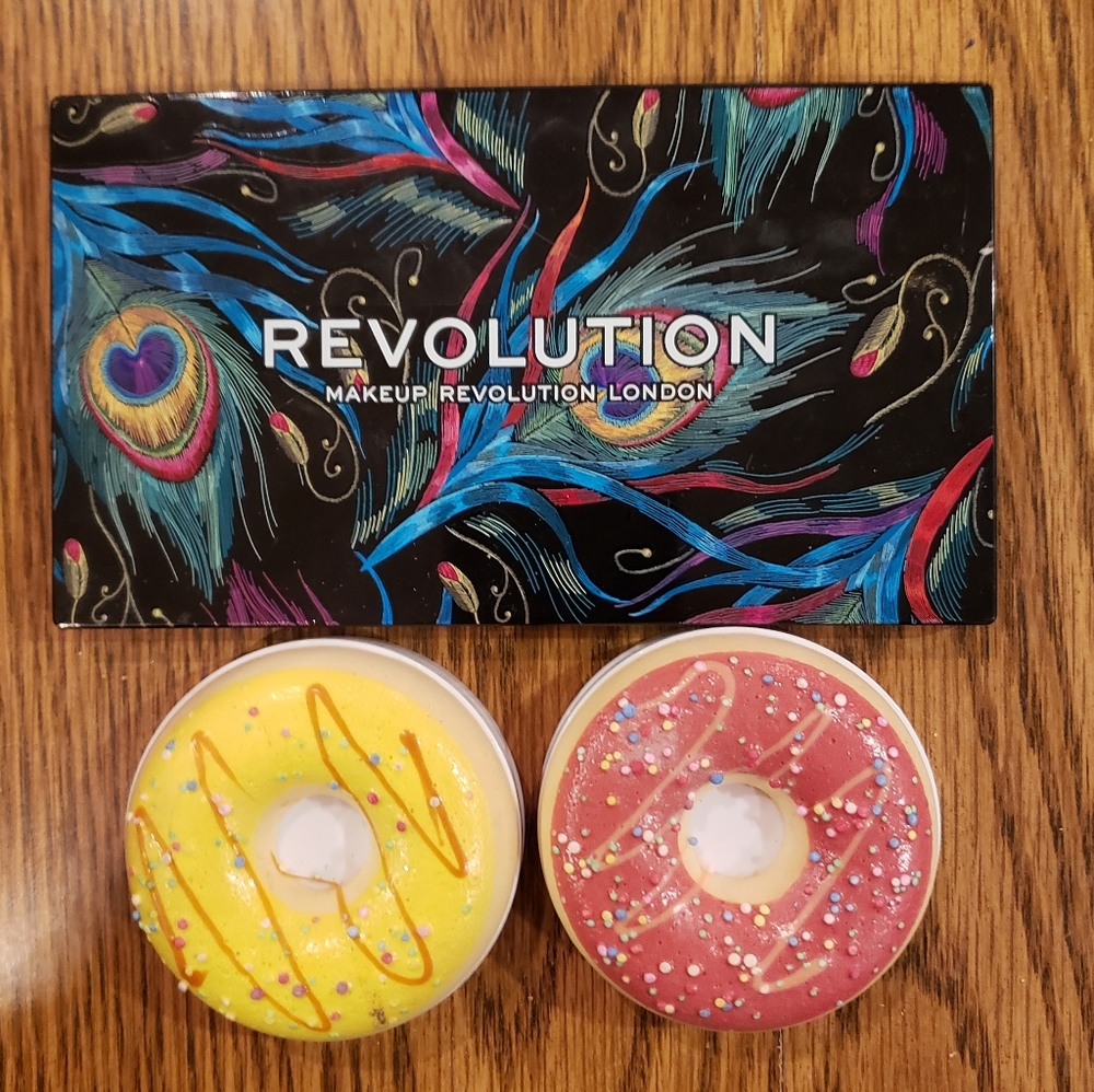 Revolution beauty eyeshadow bundle.
